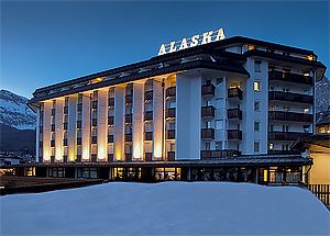 Hotel Alaska, Cortina